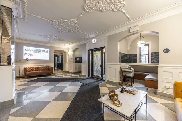 1140 N La Salle Drive 711, Chicago, IL 60610