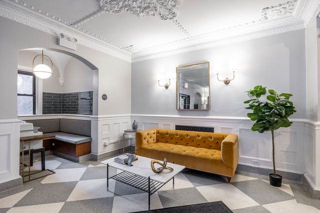 1140 N La Salle Drive 711, Chicago, IL 60610