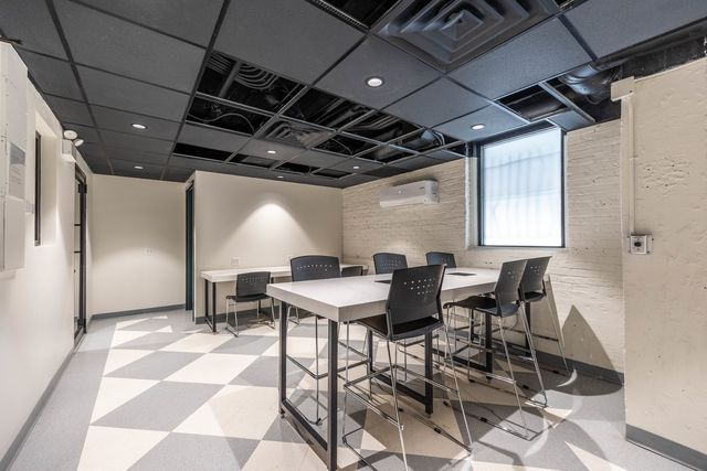 1140 N La Salle Drive 711, Chicago, IL 60610