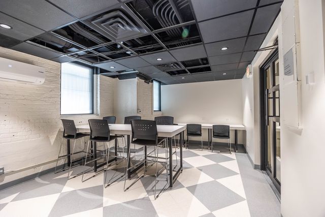 1140 N La Salle Drive 711, Chicago, IL 60610