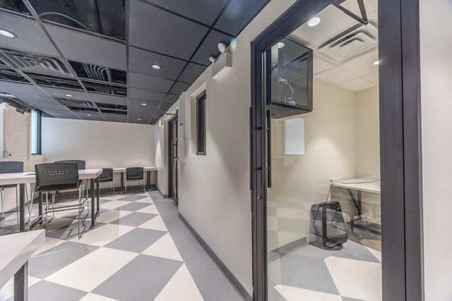 1140 N La Salle Drive 711, Chicago, IL 60610