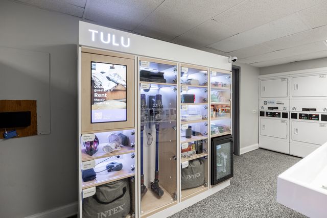 1140 N La Salle Drive 711, Chicago, IL 60610