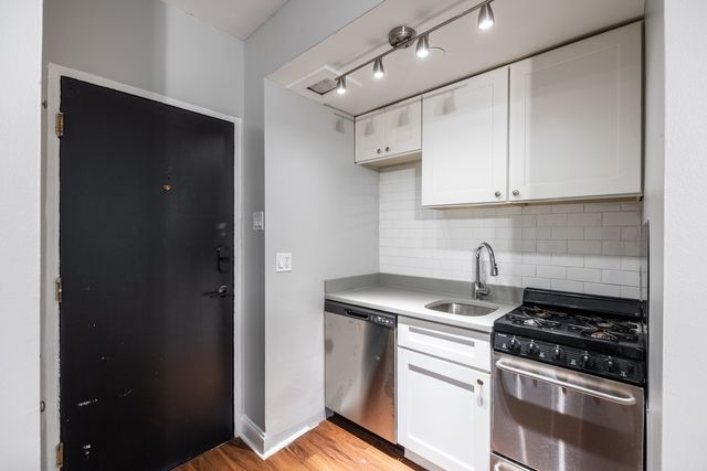 1140 N La Salle Drive 711, Chicago, IL 60610