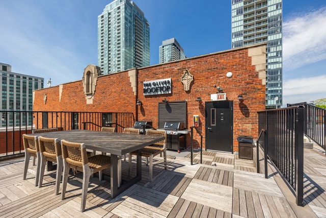 1140 N La Salle Drive 711, Chicago, IL 60610