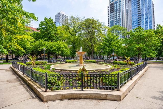 1140 N La Salle Drive 711, Chicago, IL 60610