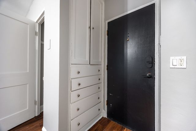 1140 N La Salle Drive 711, Chicago, IL 60610