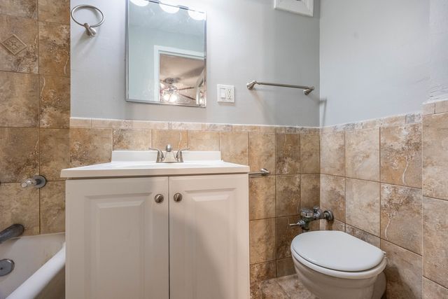 1140 N La Salle Drive 711, Chicago, IL 60610