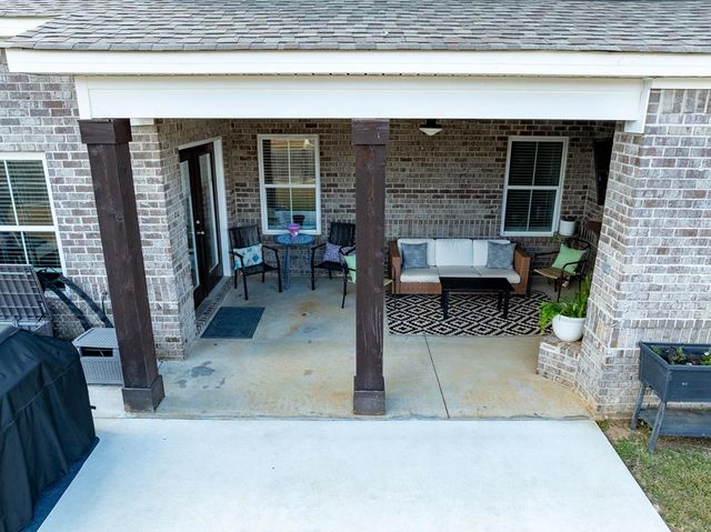 670 Charleston Mills Dr, Midland City, AL 36350