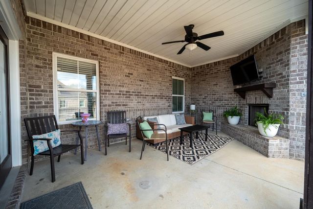 670 Charleston Mills Dr, Midland City, AL 36350