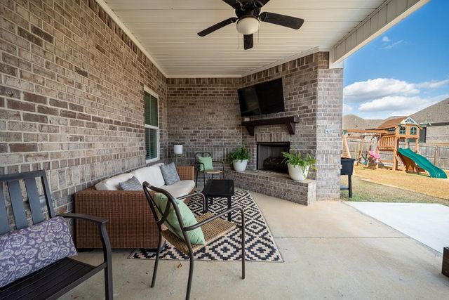 670 Charleston Mills Dr, Midland City, AL 36350