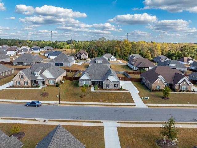 670 Charleston Mills Dr, Midland City, AL 36350