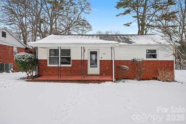 742 N Mulberry Street, Statesville, NC 28677