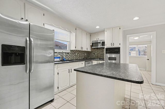 742 N Mulberry Street, Statesville, NC 28677