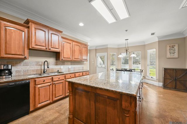 537 W Main St, Gonzales, LA 70737