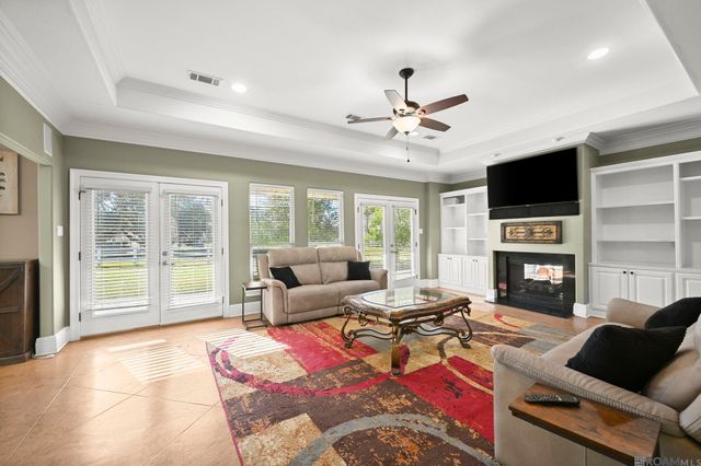 537 W Main St, Gonzales, LA 70737