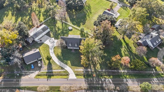 537 W Main St, Gonzales, LA 70737