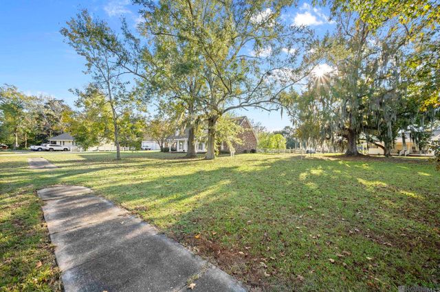 537 W Main St, Gonzales, LA 70737