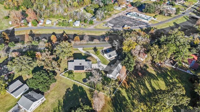 537 W Main St, Gonzales, LA 70737