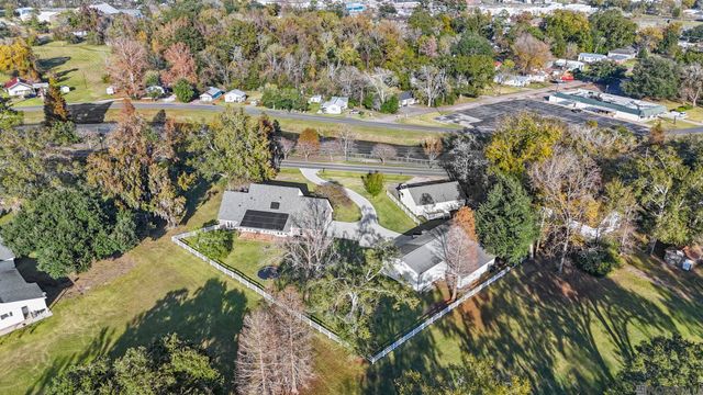 537 W Main St, Gonzales, LA 70737