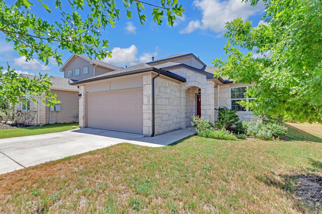 228 Baron Creek TRL, Bastrop, TX 78602