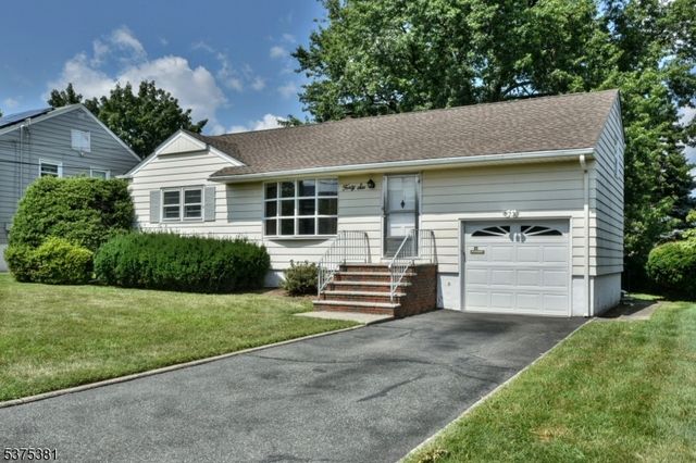 46 Stadtmauer Dr, Clifton City, NJ 07013