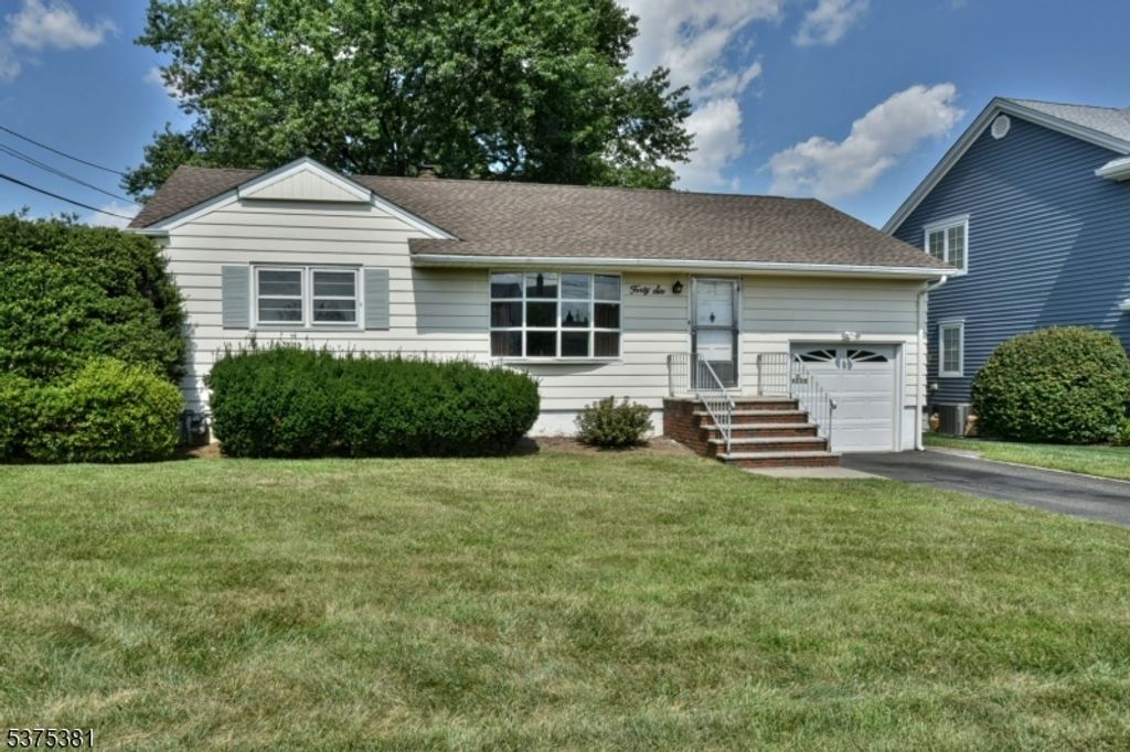 46 Stadtmauer Dr, Clifton City, NJ 07013