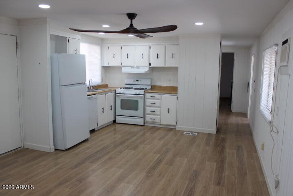 Image 4 of property listing at 303 S Recker Road 50, Mesa, AZ 85206