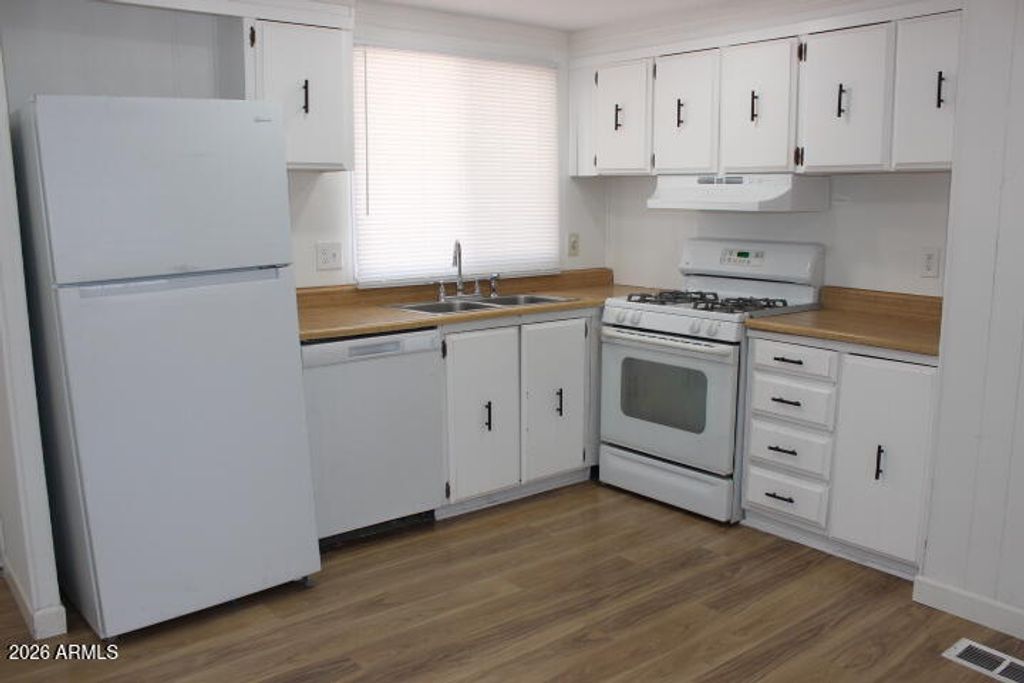 Image 5 of property listing at 303 S Recker Road 50, Mesa, AZ 85206