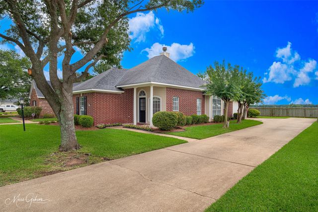 2003 Belle Haven Drive, Bossier City, LA 71111
