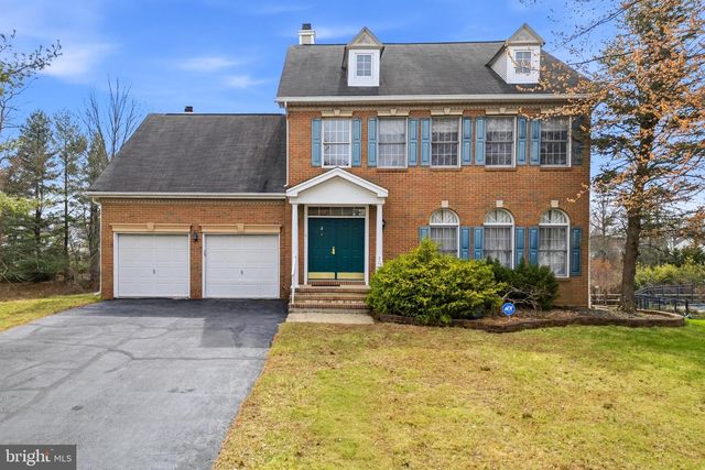 8 CHICORY LN, Pennington, NJ 08534