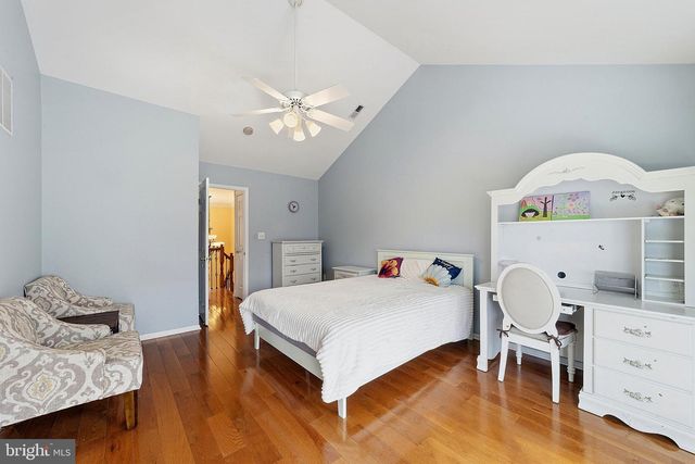 8 CHICORY LN, Pennington, NJ 08534