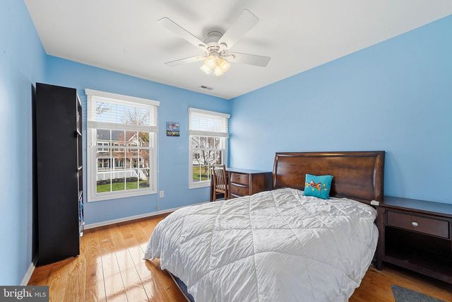 8 CHICORY LN, Pennington, NJ 08534