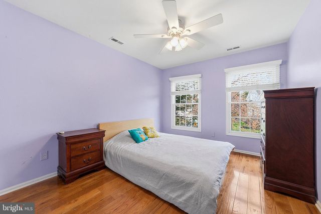 8 CHICORY LN, Pennington, NJ 08534