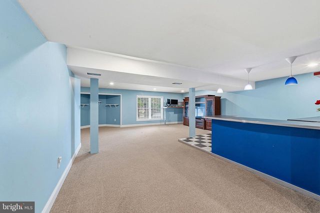 8 CHICORY LN, Pennington, NJ 08534