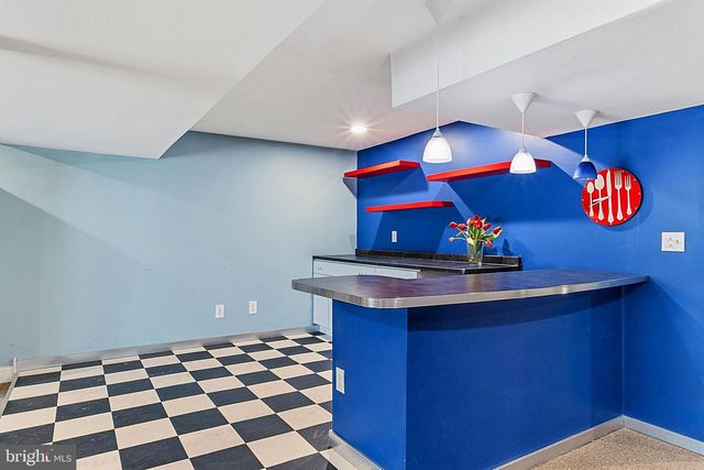 8 CHICORY LN, Pennington, NJ 08534