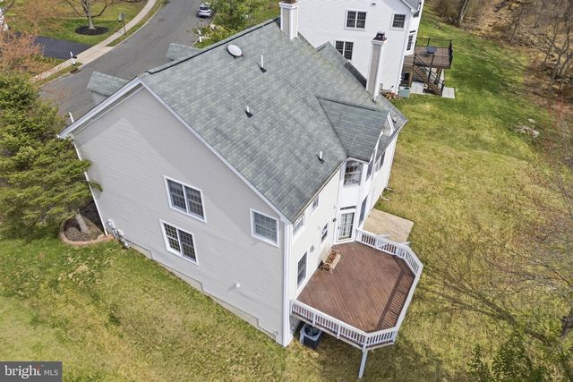 8 CHICORY LN, Pennington, NJ 08534