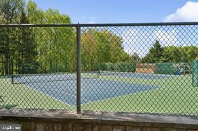 8 CHICORY LN, Pennington, NJ 08534