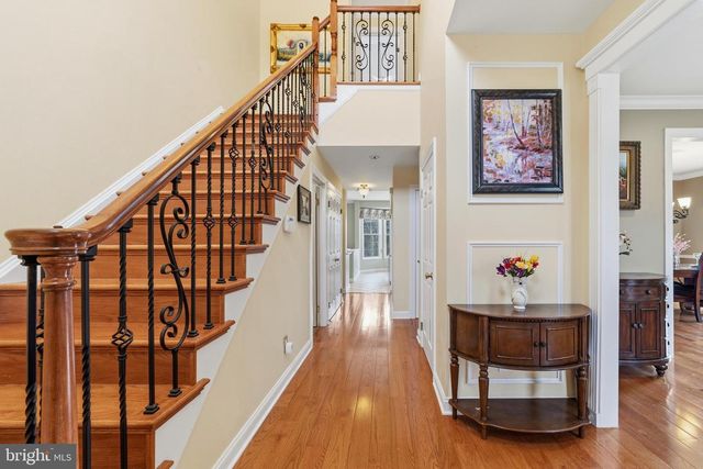 8 CHICORY LN, Pennington, NJ 08534