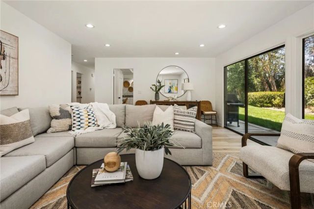 1281 Country Hills, North Tustin, CA 92705