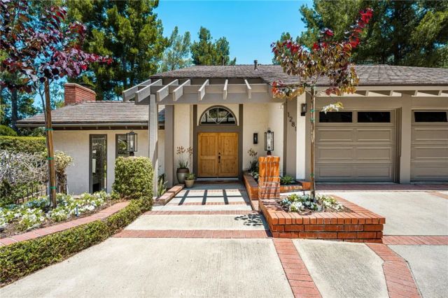 1281 Country Hills, North Tustin, CA 92705