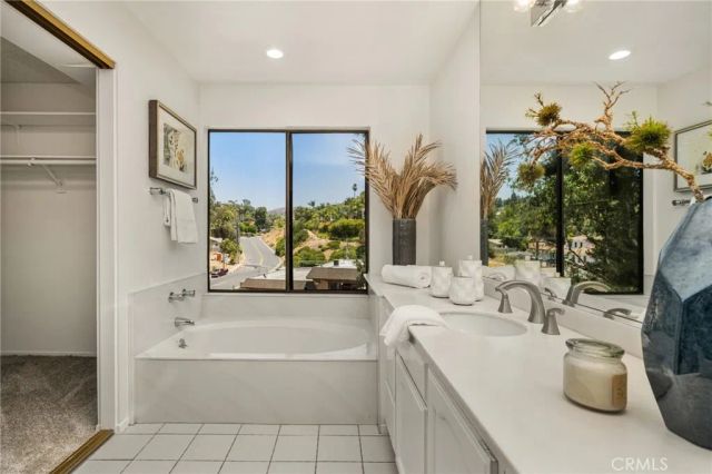 1281 Country Hills, North Tustin, CA 92705