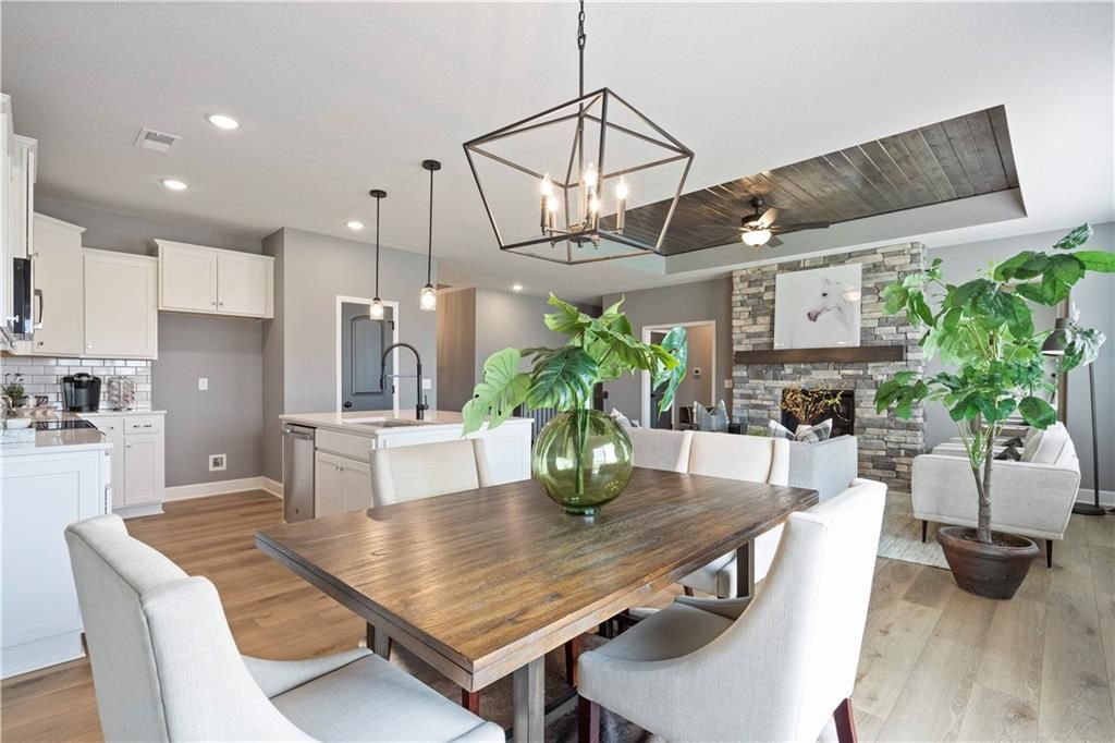 405 SW Redbud Court, Blue Springs, MO 64014