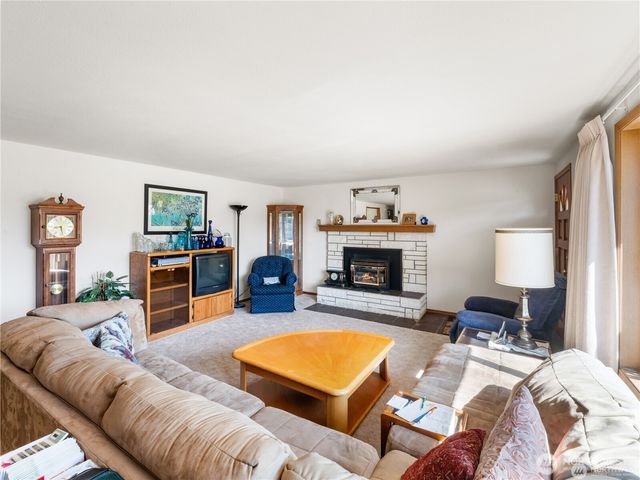 1205 S Walnut Street, Burlington, WA 98233