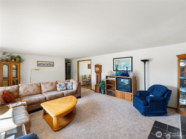 1205 S Walnut Street, Burlington, WA 98233