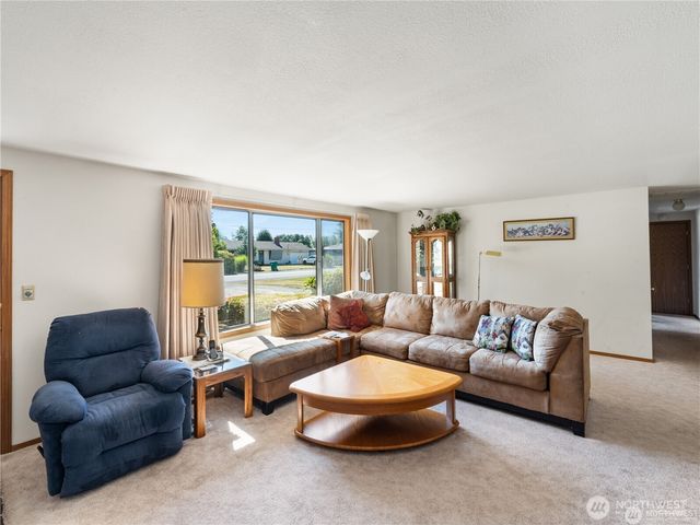 1205 S Walnut Street, Burlington, WA 98233