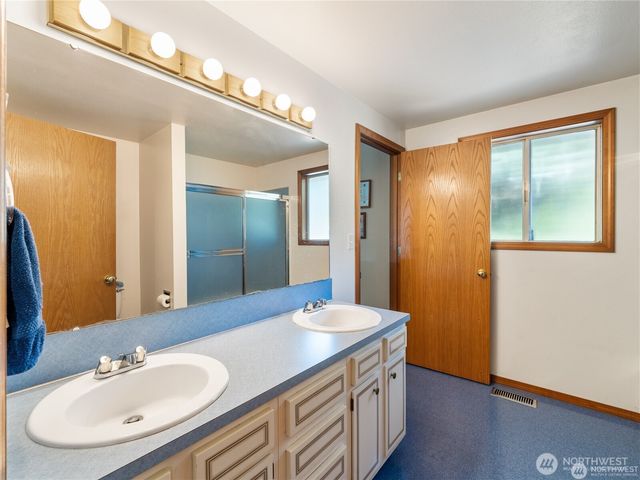 1205 S Walnut Street, Burlington, WA 98233