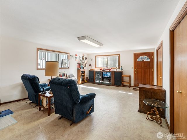 1205 S Walnut Street, Burlington, WA 98233