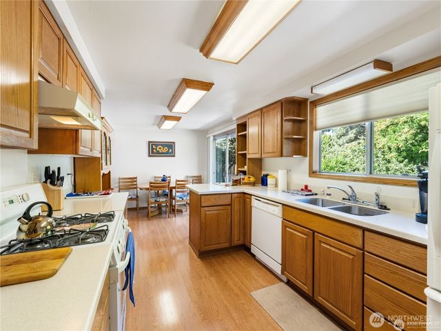 1205 S Walnut Street, Burlington, WA 98233