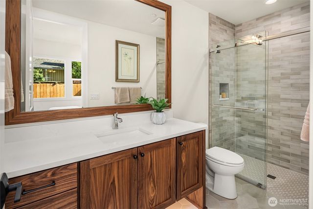 550 166th Avenue NE, Bellevue, WA 98008