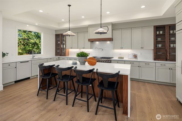 550 166th Avenue NE, Bellevue, WA 98008